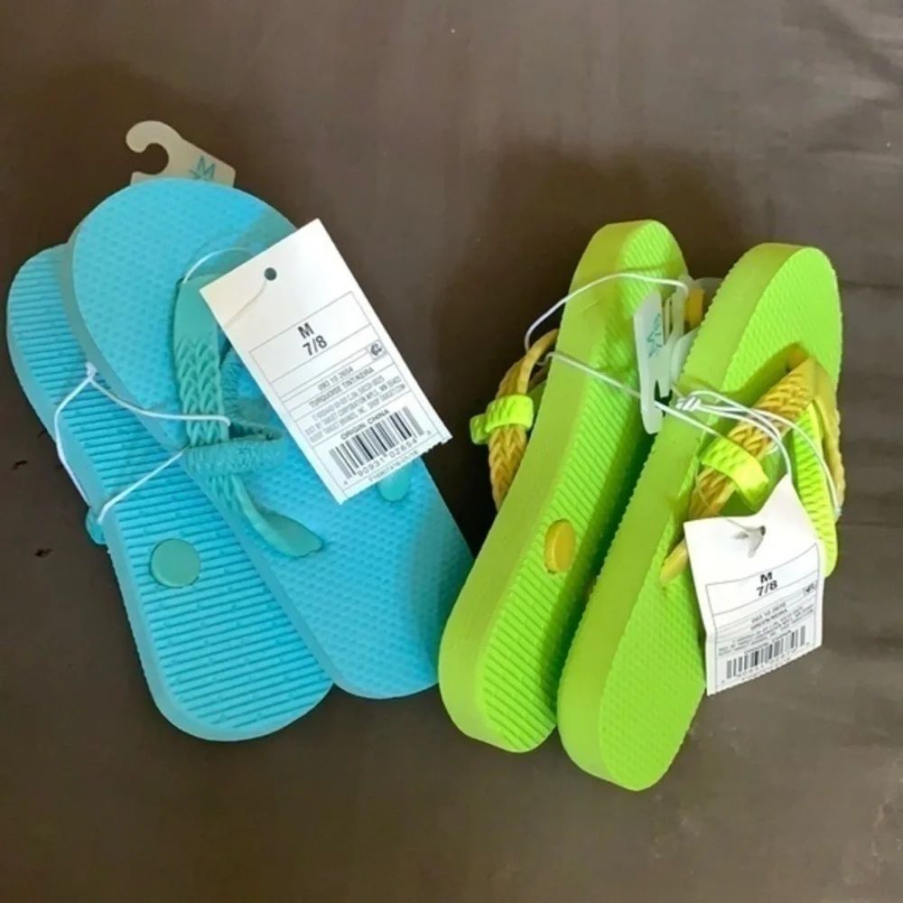 Cat & Jack Flip Flops, you get both pair